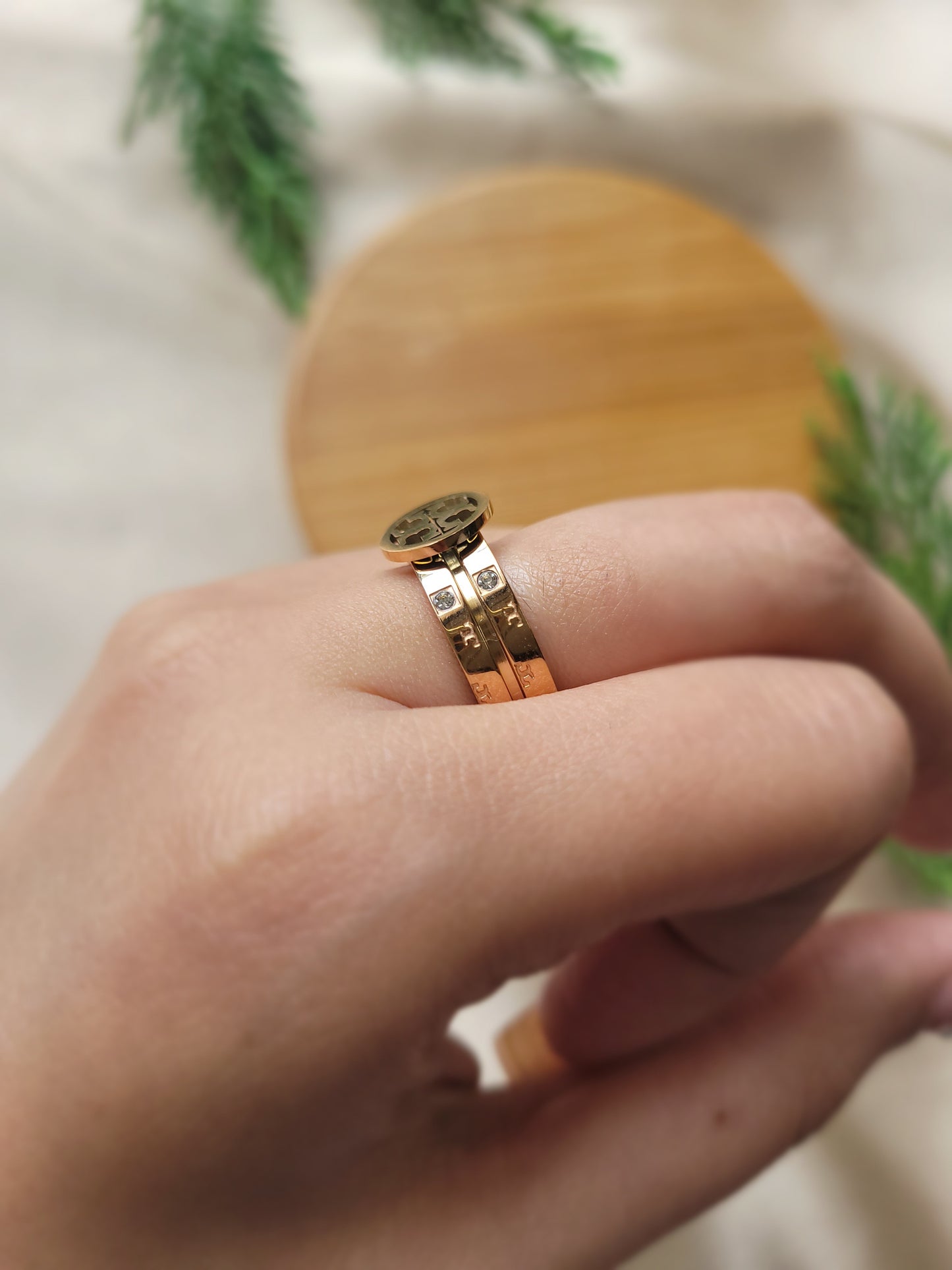 Motif Champagne Stone Rings
