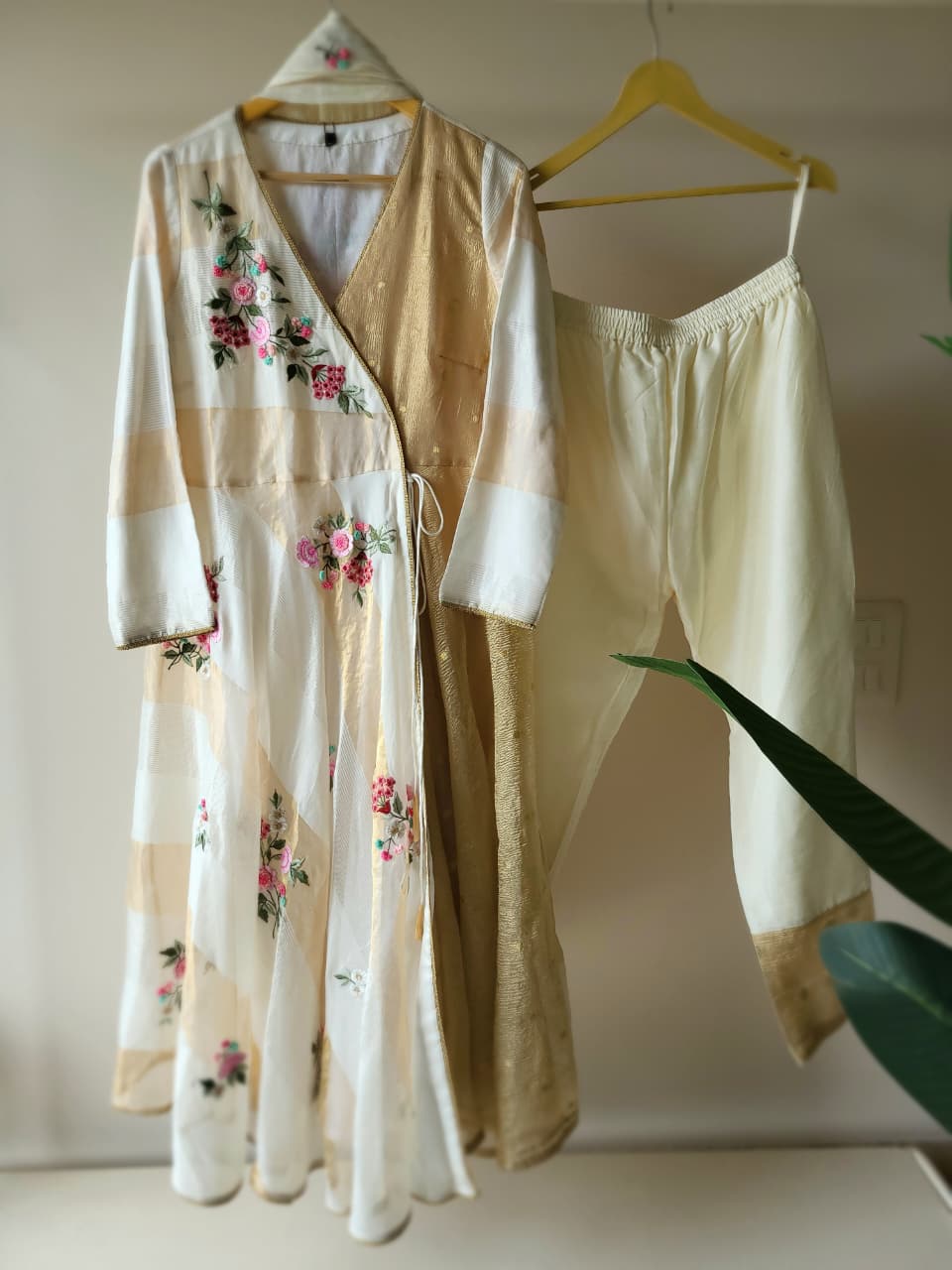 Ivory Chanderi Suitset