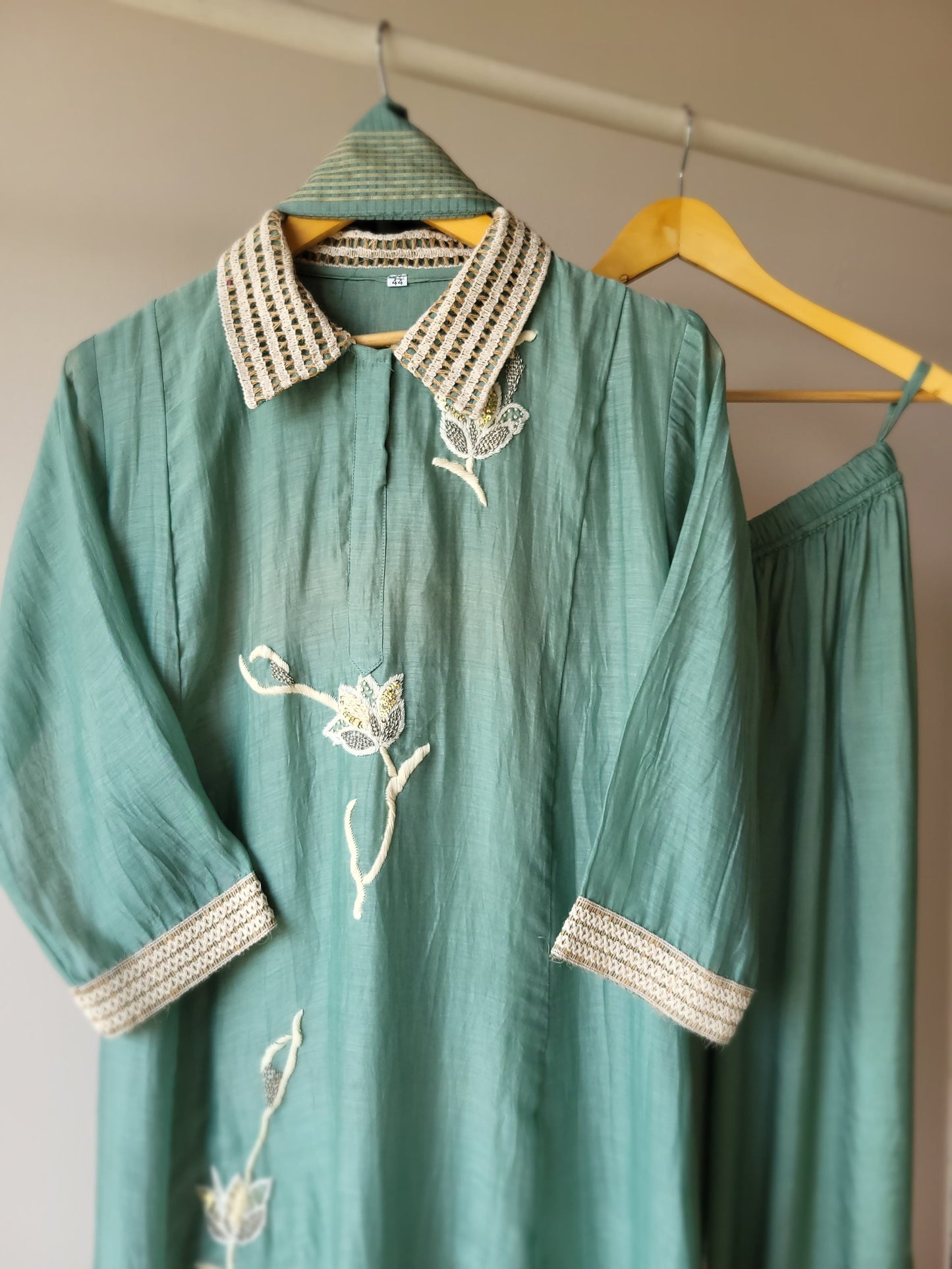 Lace Collar Style Suitset