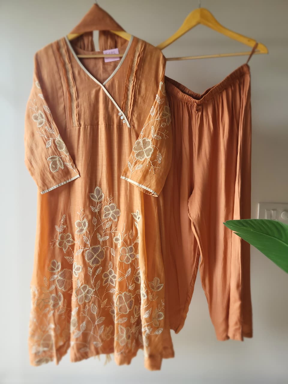 Amberleaf cutwork Set