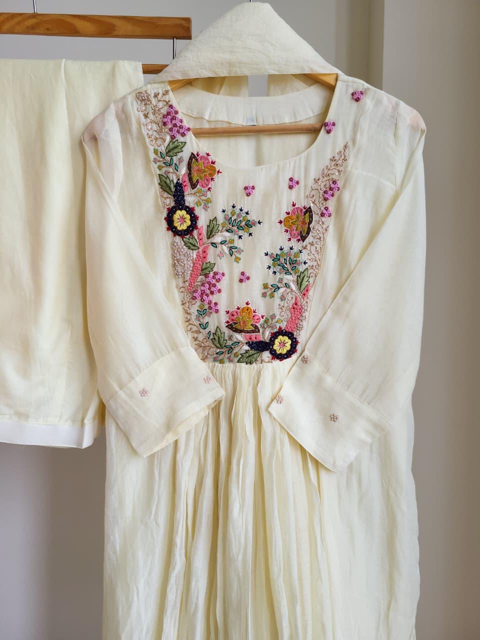 Amilya suit set