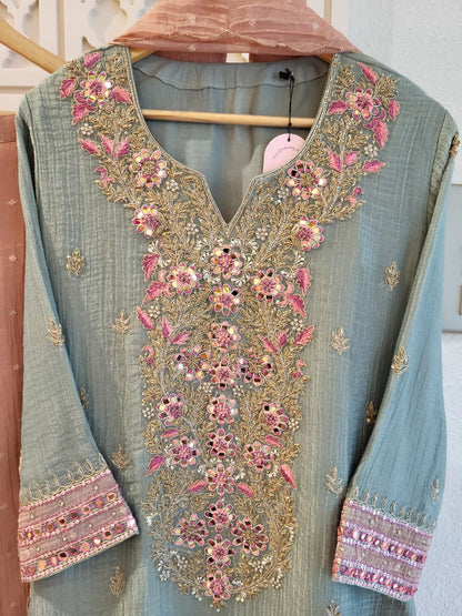 The Vasundhra Tissue Set