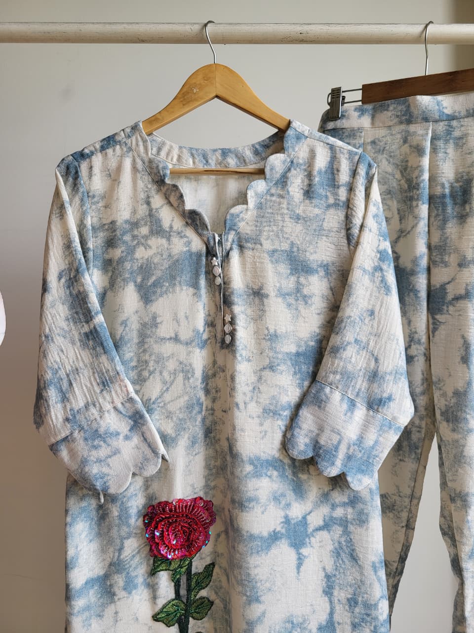 Washed Blue 3D Rose Set (25 Days Dispatch Time)
