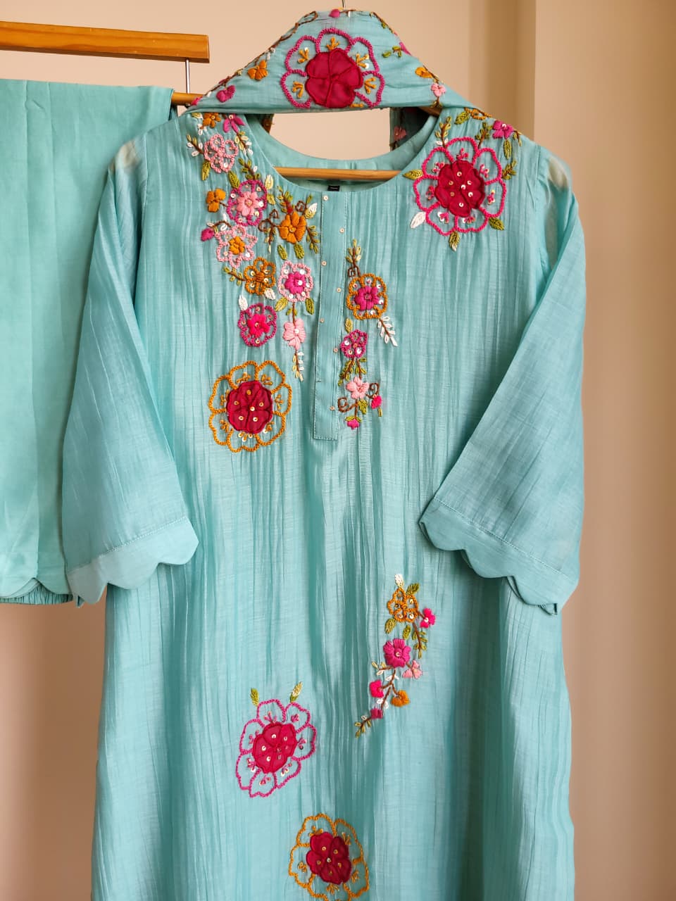 Karigari suit set